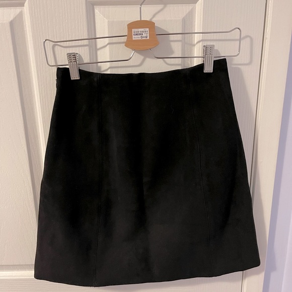Aritzia Babaton black modern skirt - Picture 3 of 7
